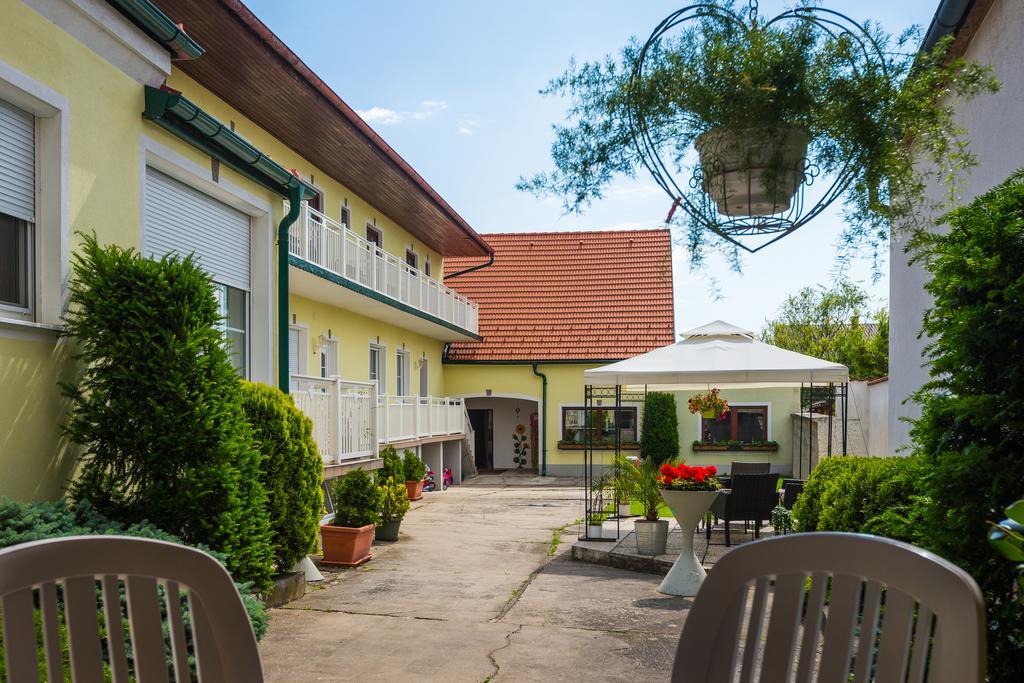 Gaestehaus - Doris - Wenzl Moerbisch Am See Exterior photo